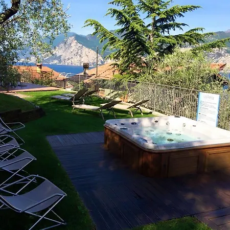 La Perla Апартаменты Мальчезине